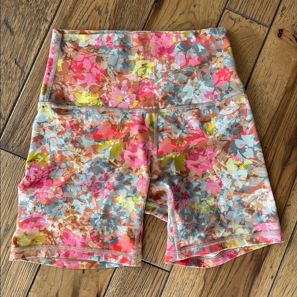 Lululemon 6” Align Shorts Size 4 floral pink